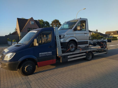 Takelen van grote en kleine wagens of camionetten