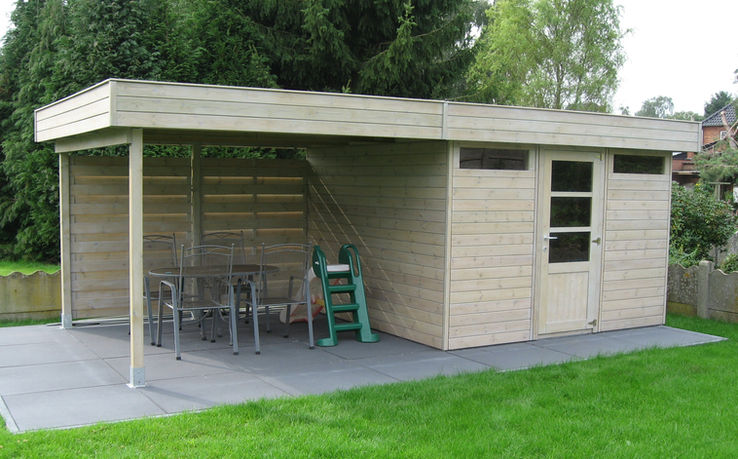 Tuinhuis met overdekte ruimte naast