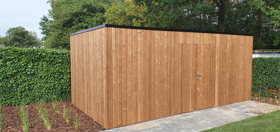 Eenvoudig thermowood tuinhuis