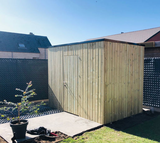 Eenvoudig tuinhuis met enkele deur