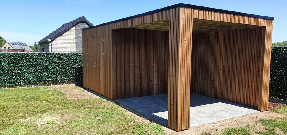 Thermowood tuinhuis met overkapping
