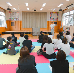 講演会『子どもの心を育む 絵本の読み聞かせとふれあい遊び』
