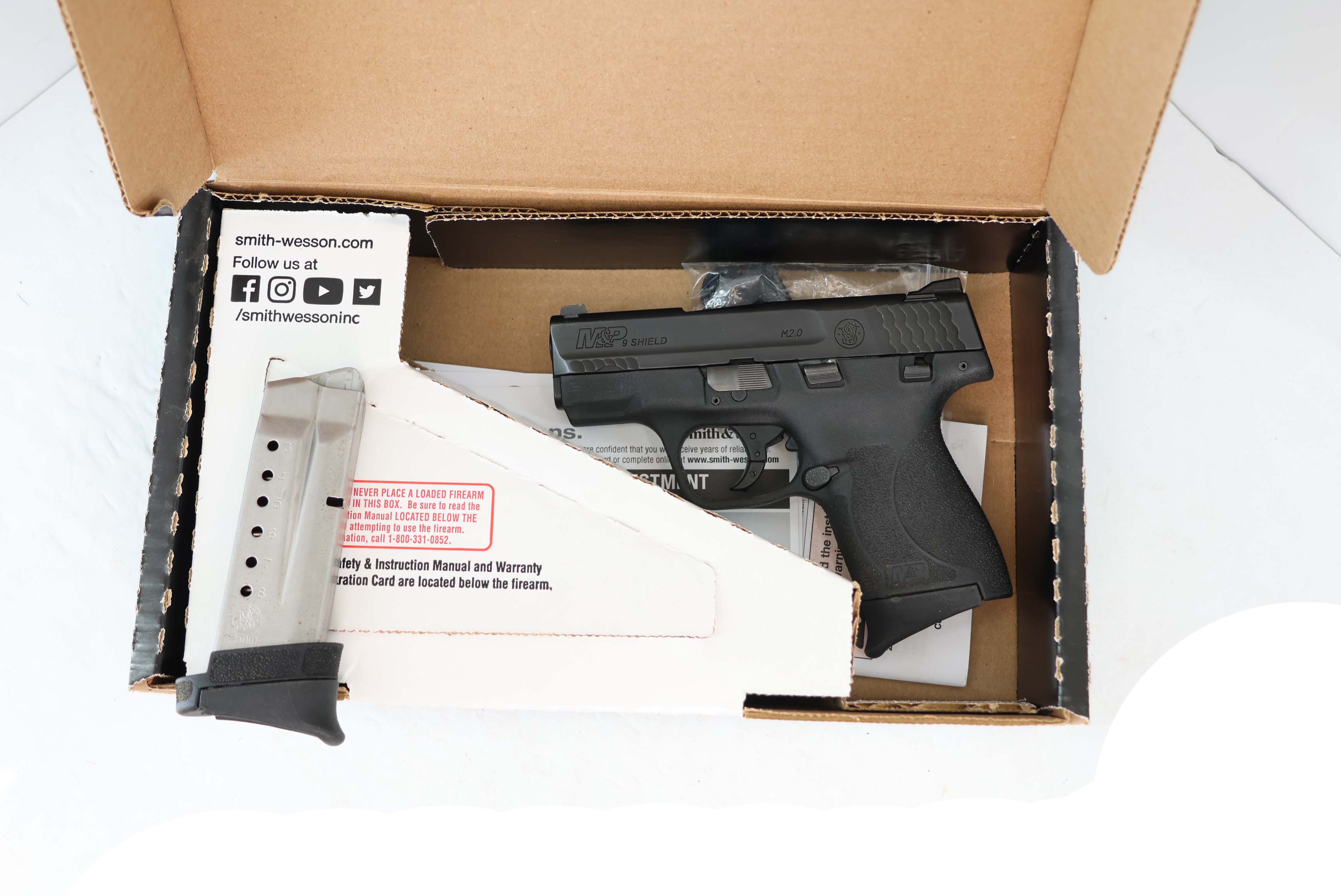 Smith & Wesson M&P9 M2.0 W/ 2x Magazines & Box Excellent Condition-img-1