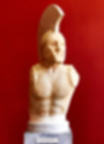 Estátua de mármore de um hoplita, conhecido como “Leônidas”. Encontrado na acrópole espartana, de c. 480-470 a.C. Museu Arqueológico de Esparta, 3365. Foto: George E. Koronaios. Wikimedia Commons. Licença CC BY-SA 4.0.