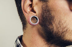 Lobes oreilles homme