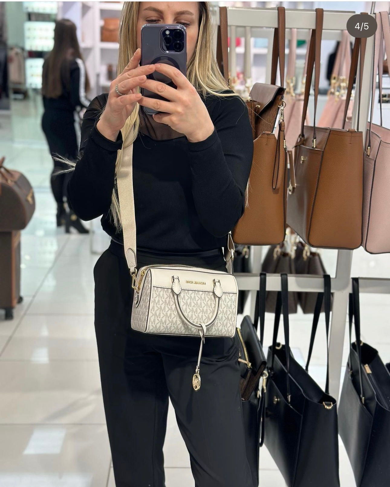 Michaelkors duffle cream logo