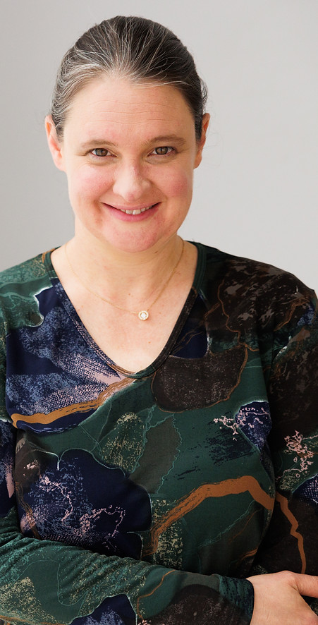 A picture of Helen standing and facing the camera