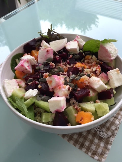Salade de quinoa, betteraves, butternut et mozzarella