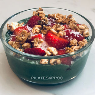 Tropical Green Smoothie Bowl