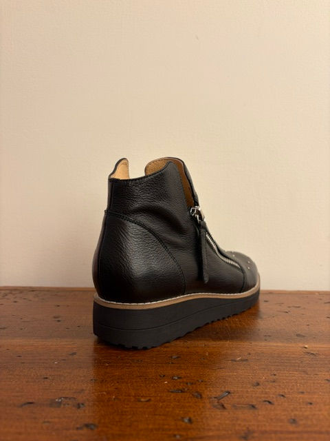Thumbnail: Django & Juliette Ohmyo Black