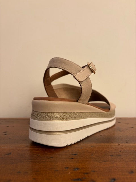 Thumbnail: Bueno Carmela Cream