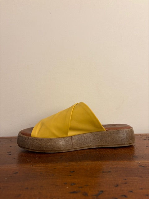 Thumbnail: Bueno Jaxon Yellow