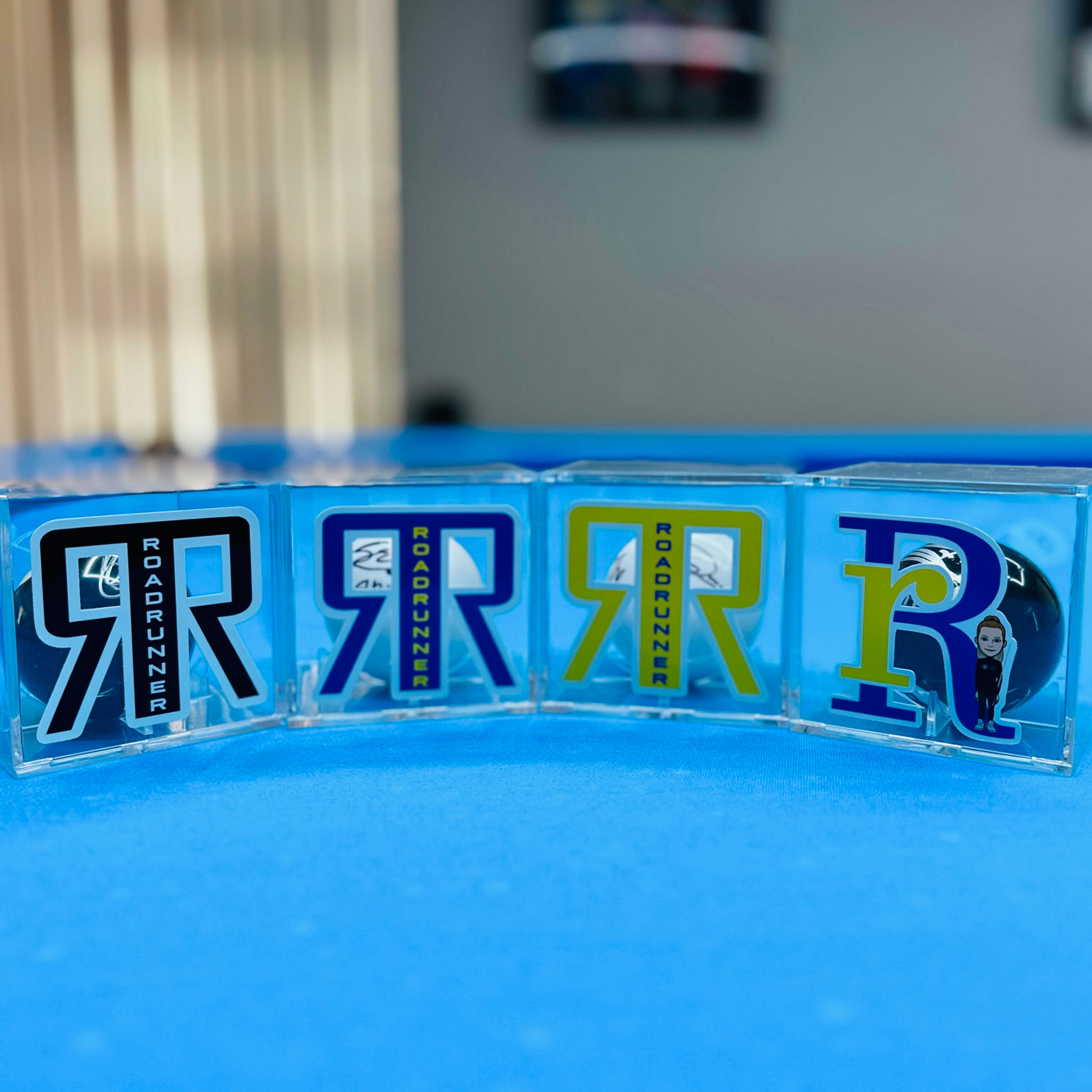 RR Logo Cue Ball Case Display