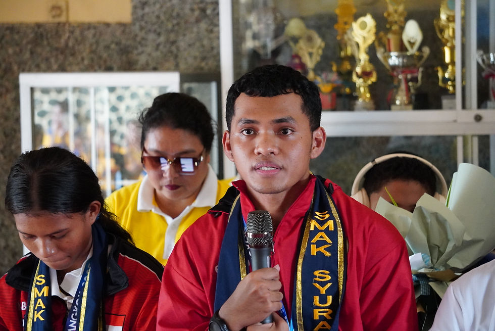 Dio Witi saat menyampaikan harapannya bersama teman-teman kepada media di Pendopo SMA Katolik Syuradikara, Sabtu, 15 Februari 2025