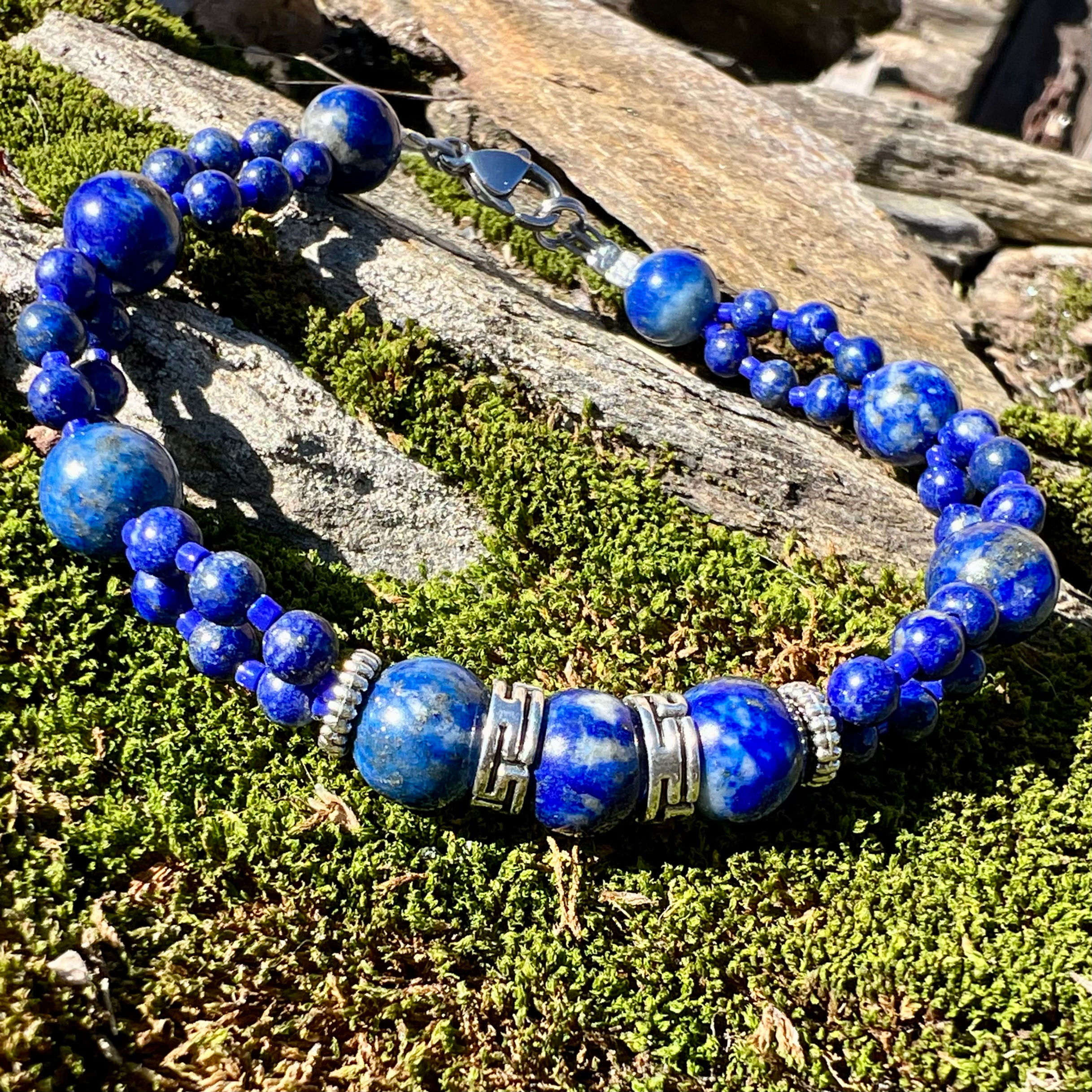 Bracelet Parole des astres en Lapis-lazuli, modèle 3 perles centrales, création artisanale Terraluna Cévennes