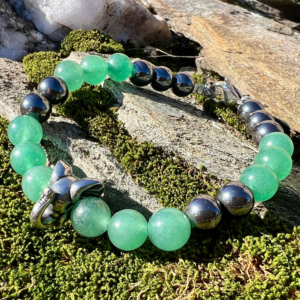 Miniature : Bracelet homme porté – bijou de sagesse, de force calme et d’ancrage