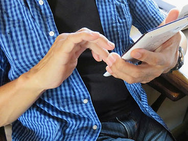 スマホ操作中