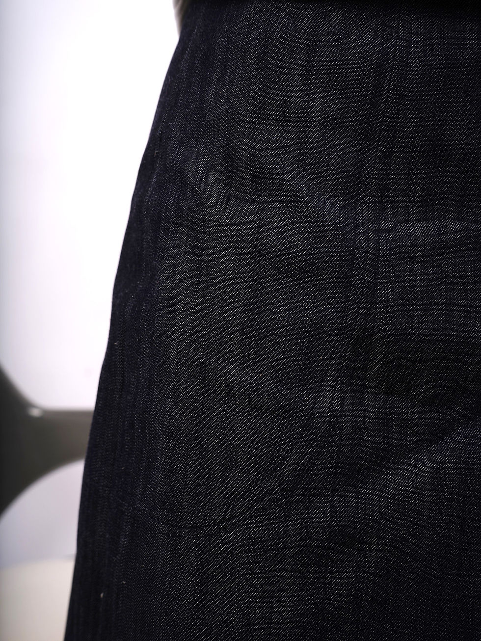 Thumbnail: Skirt in Dark Jean with front pleat