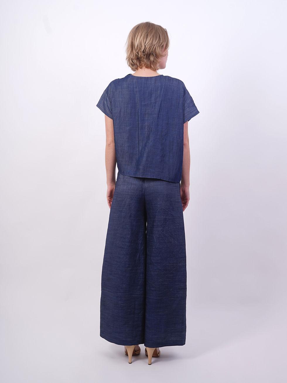 Thumbnail:  Top in Bluejeans 