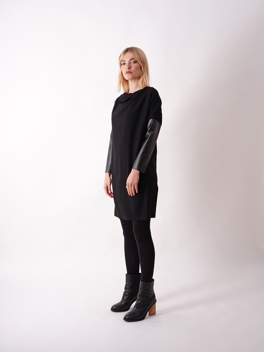 Thumbnail: Dress in Black Wool