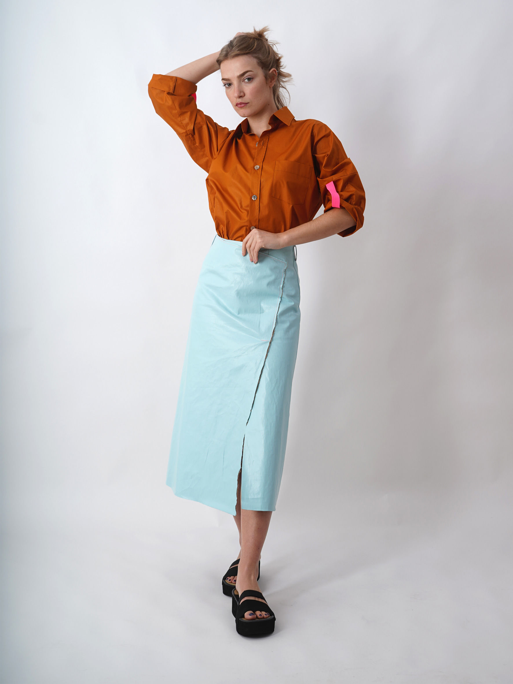 Blouse in ocre with neon detail