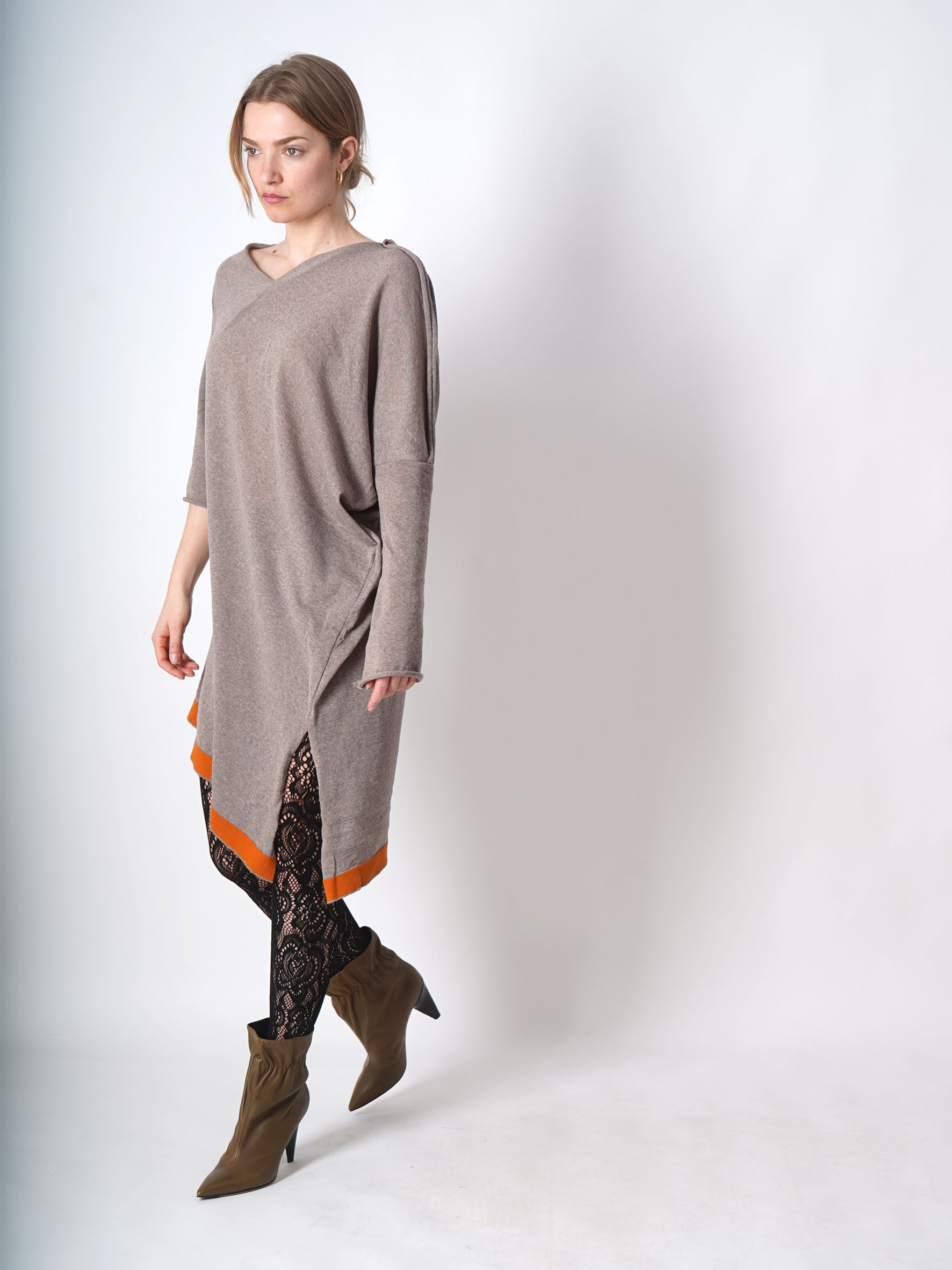 Dress in beige wool