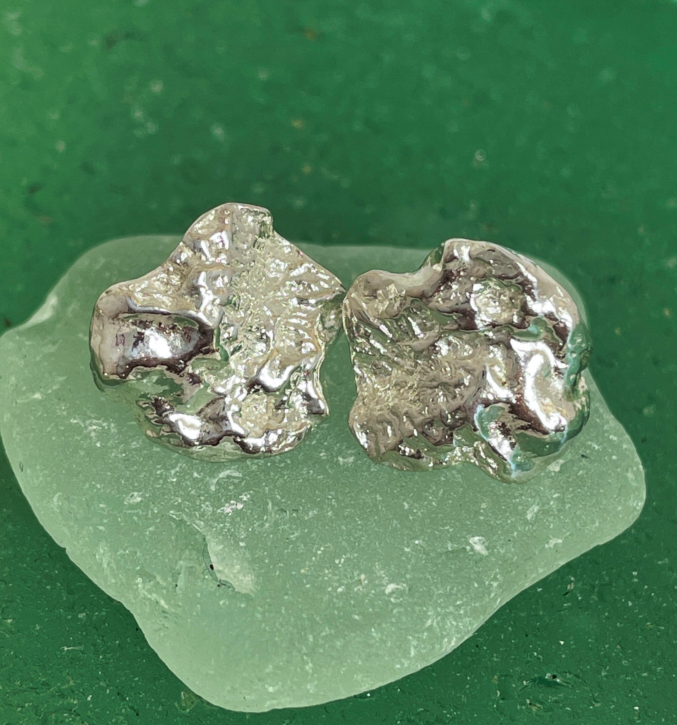 Bumpy oyster stud earrings