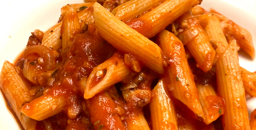 2 Teller vegane Nussbolognese