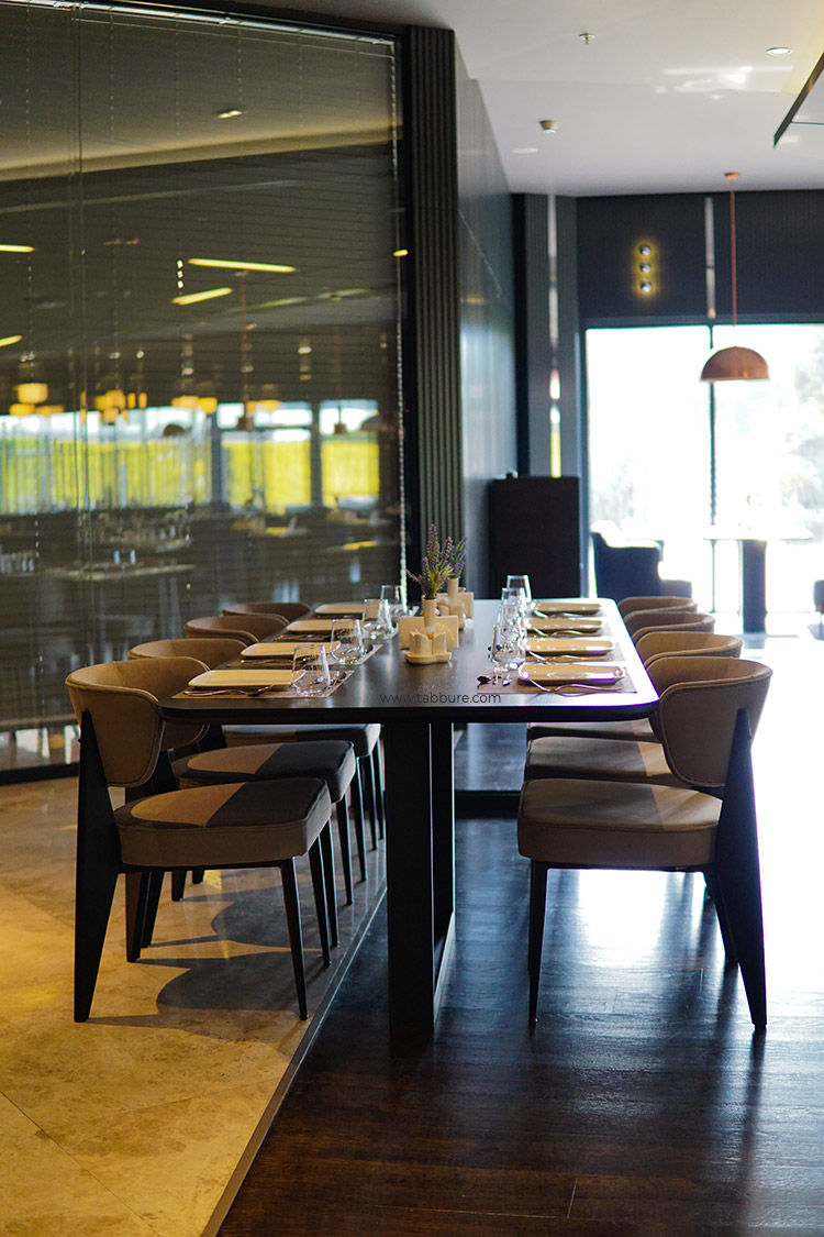 Thumbnail: Hotel İçinde Restoranlar İçin Metal Şık Masa Sandalye Modelleri