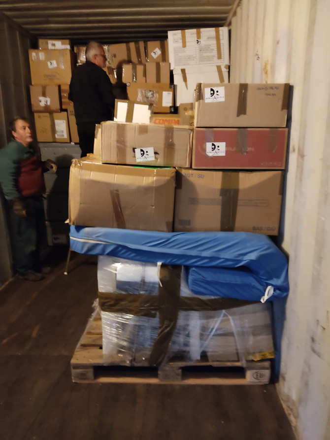 Chargement du container...dure journée!