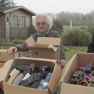 3000 paires de lunettes...joli cadeau!!!
