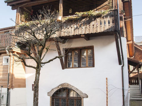 Schweizer Bauernhaus – mit Interior- und Exterior-Beschichtung gegen Feuchtigkeit, Schimmelgeruch und hohen Wartungsaufwand.