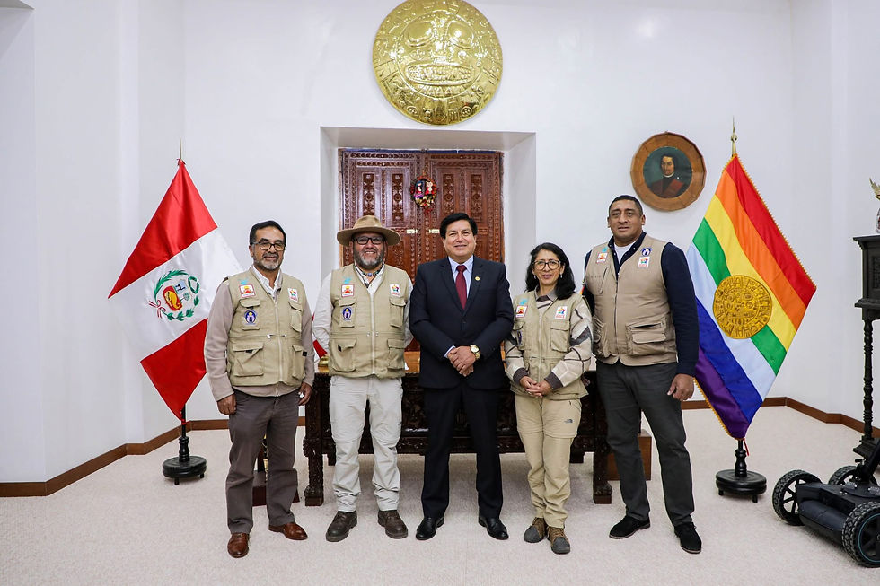 team with mayor.JPG