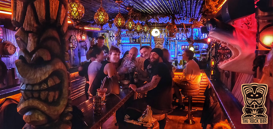 Clients du Tiki Rock Bar