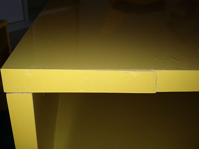 Parte do meu rack amarelo que veio com defeito e eles disseram que mandarão a nova peça.