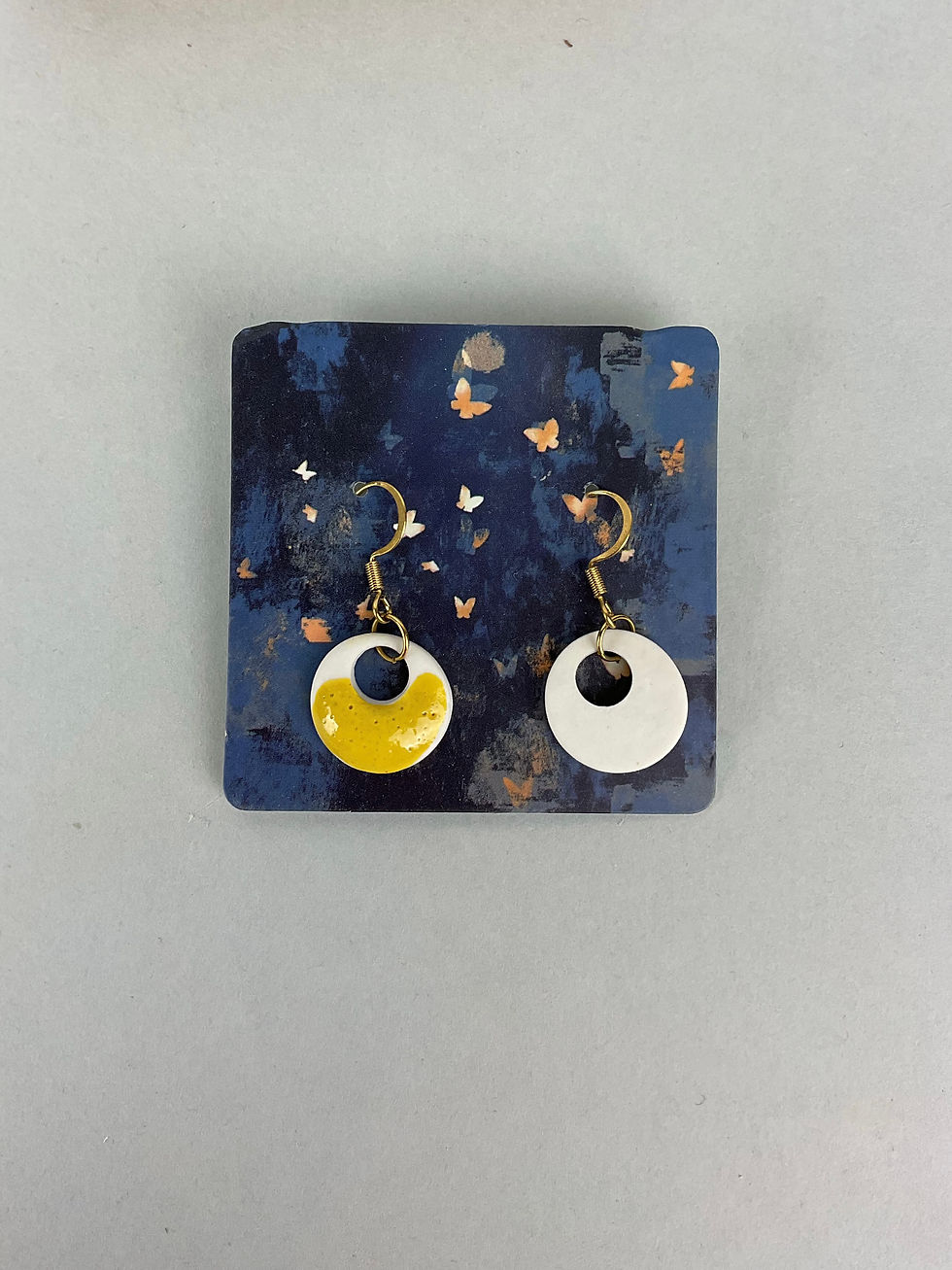 Miniature : Boucles d'oreilles petite pastille jaune soleil