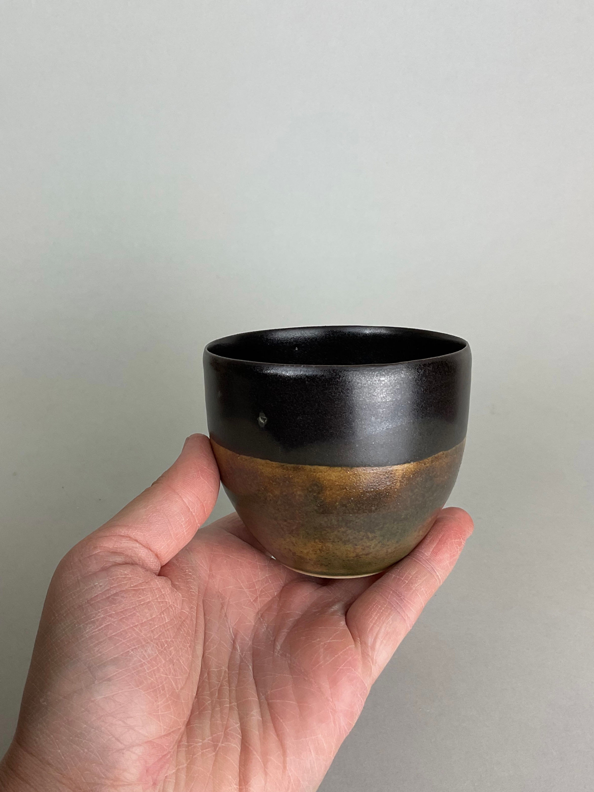 Tasse ronde paysage noir