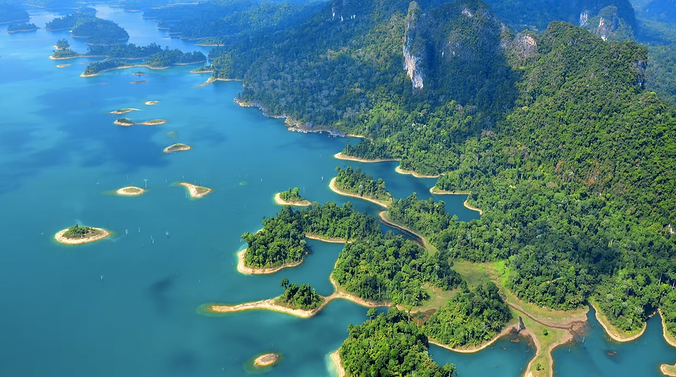 lac Cheow Lan Khao Sok Thaïlande lac émeraude falaises karstiques jungle