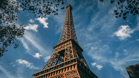 Free Solo sur la Tour Eiffel pendant la cérémonie de clôture des JO de Paris