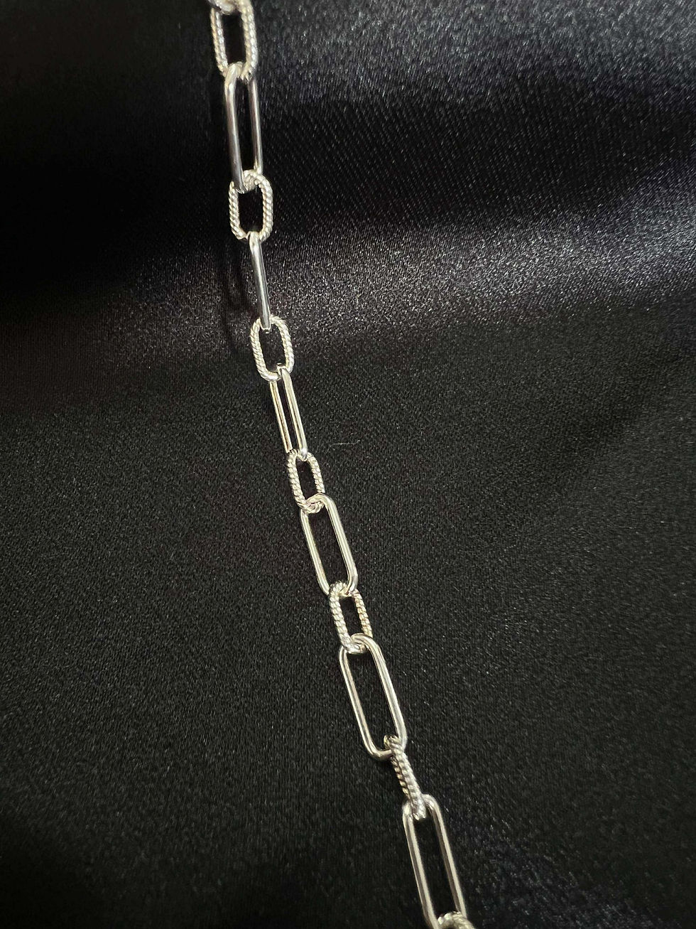 Thick paperclip chain