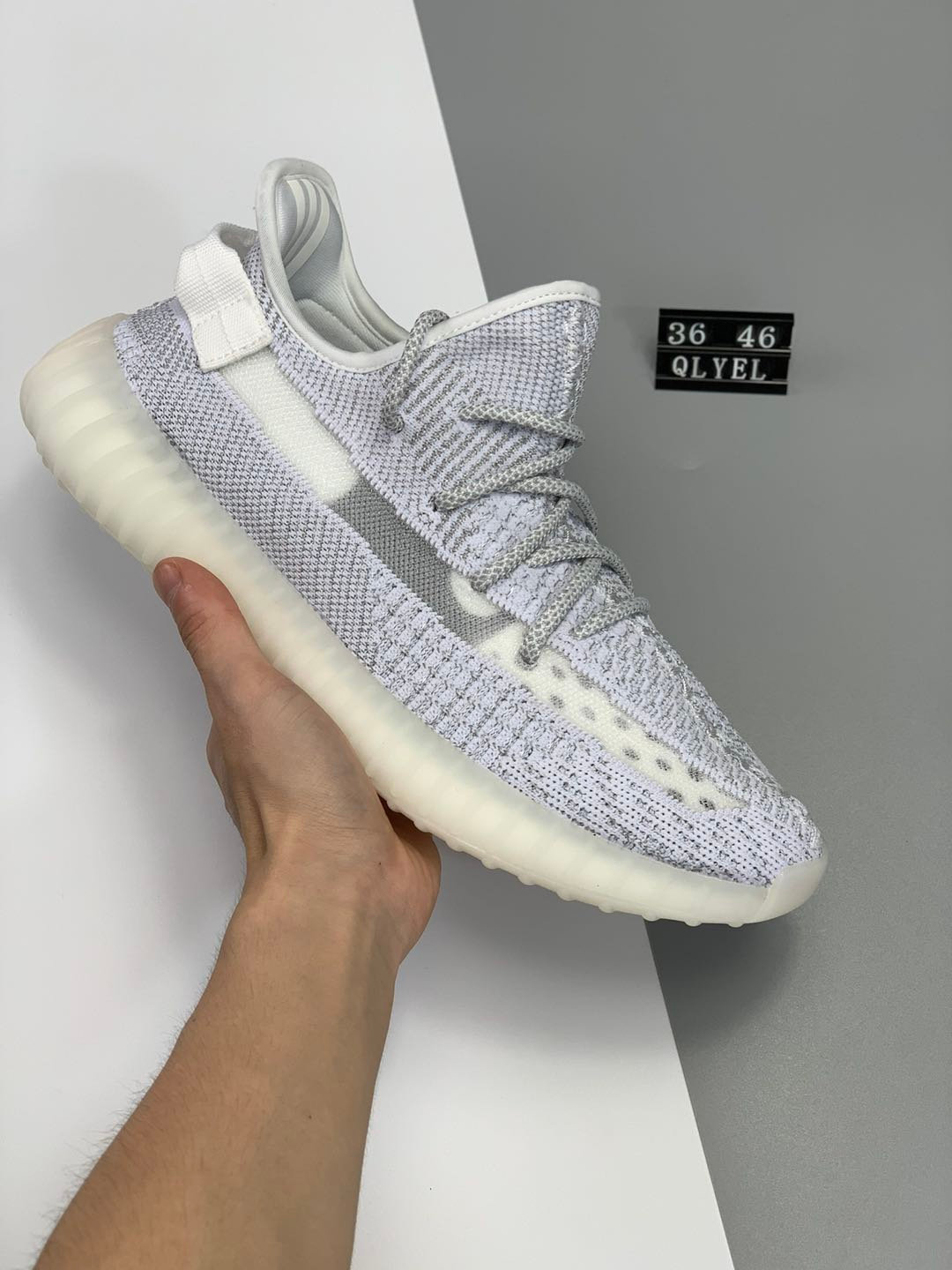 yeezy 350 v2 static 3m