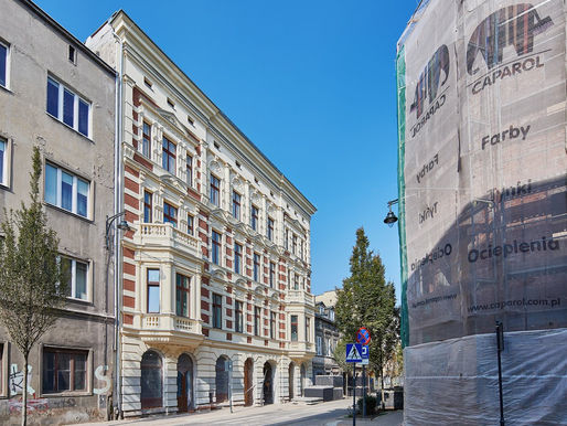 Wschodnia 45 zyskuje nowy blask. Rewitalizacja na półmetku, co jeszcze odmieni wyglądkamienicy?