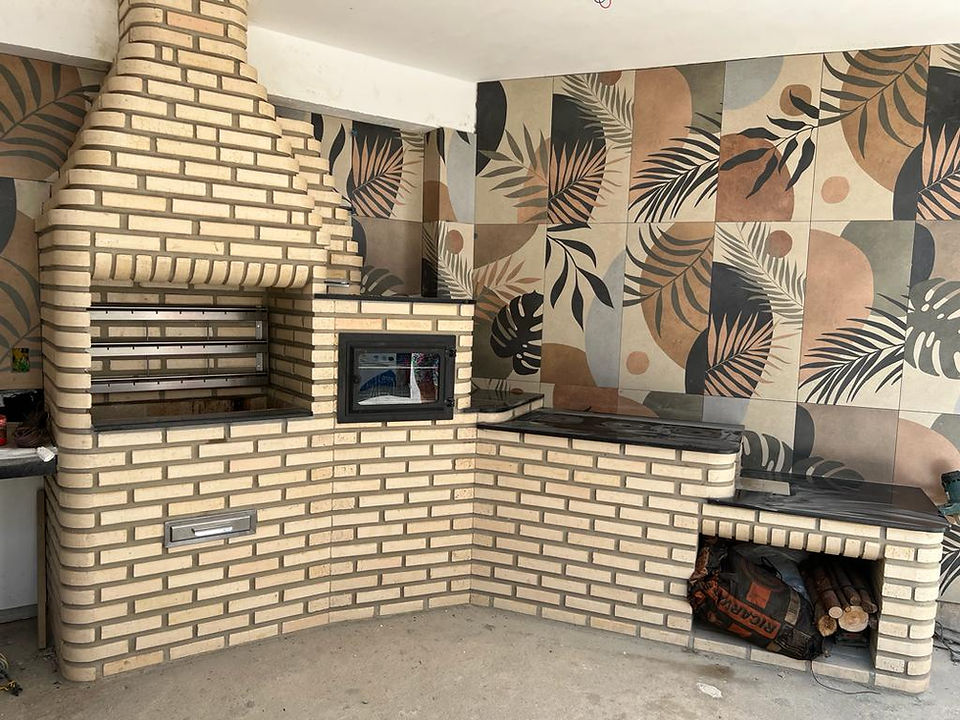 Área Gourmet com Trio Churrasqueira de Tijolinho Forno e Fogão à Lenha
