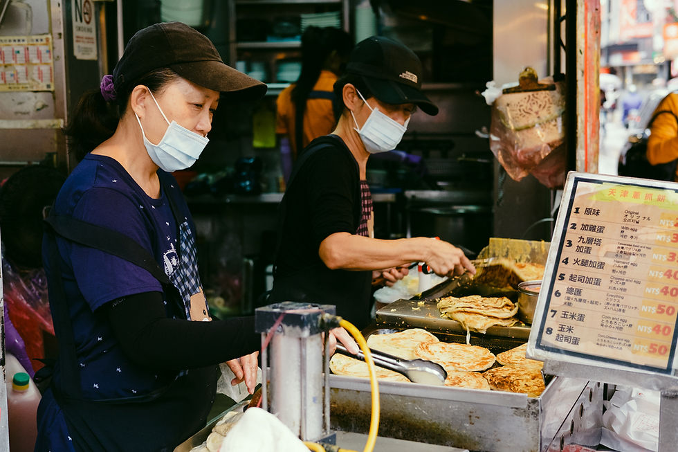 Eating in Taiwan - Flaky Scallion Pancake by Like It Formosa - Taipei Food Tour