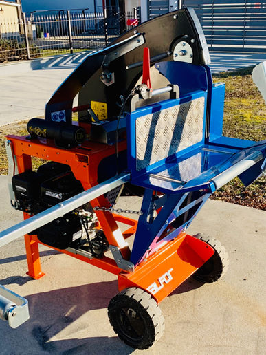 Shark 700 / 750 saw bench for cutting firewood