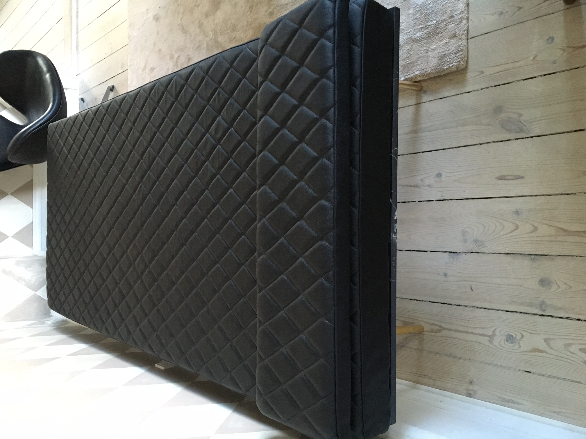 BLACK DAYBED