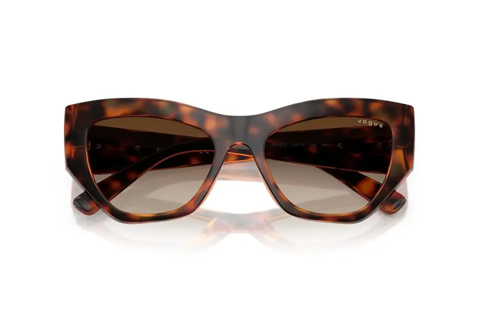 Thumbnail: VOGUE 5607S 271883 - Brown / Torto Cateye Sunglasses for Women