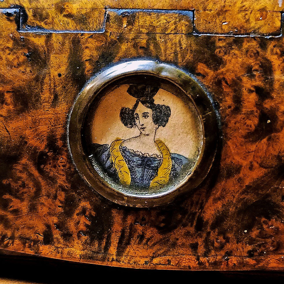 Thumbnail: Antique Snuff Box