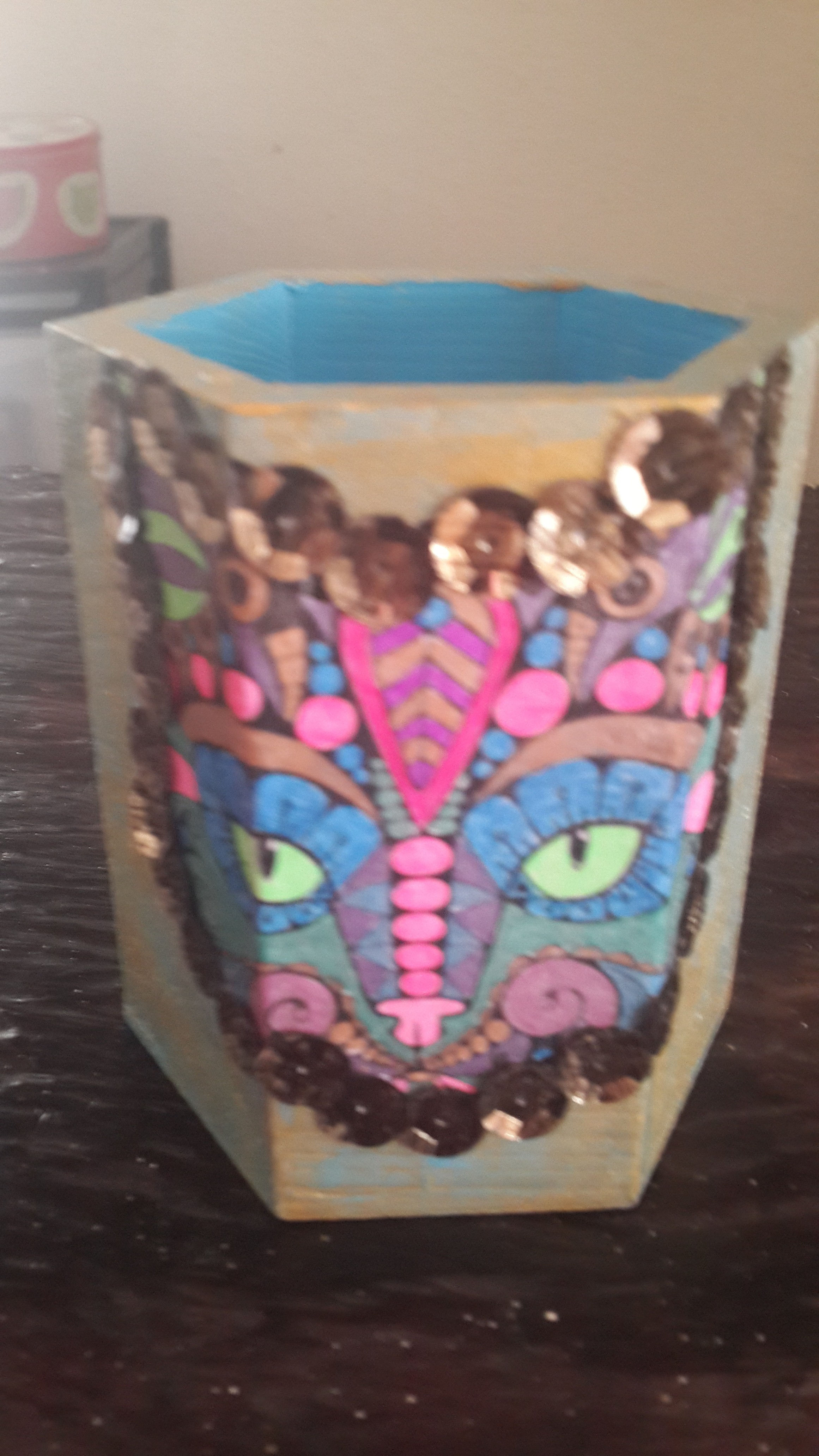 Wooden cat face pen holder