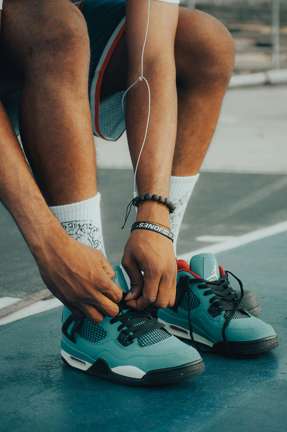 USE PROPER RUNNING SHOES